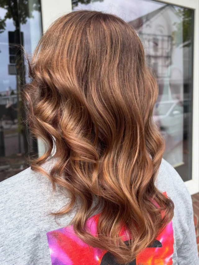 ✨ Sunlights Brown – ein Hauch von Sonne im Haar 
Weiche Übergänge, strahlender Glanz und zeitlose Eleganz 🤎 
#delmenhorst #arjohairstyle #meisterfriseure #balayage #Glynt #frisuersalon💇♂️💈 #bremen #Slaybyrojin #oldenburg