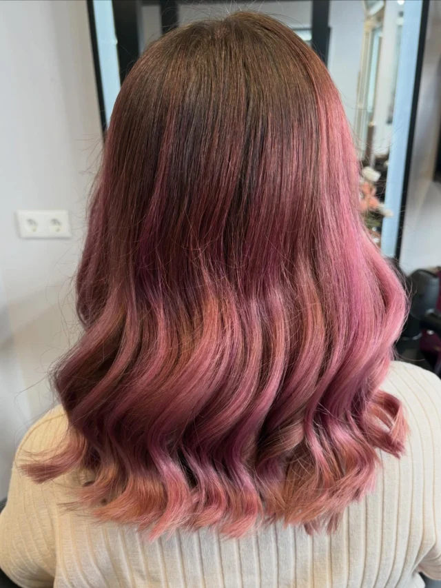 Spontan ist doch immer am besten ✨
Kleine Veränderung, große Wirkung 💗

#frisuer #rosabalayage #glynt #delmenhorst